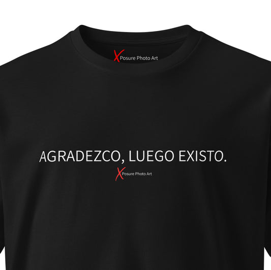Unisex premium t-shirt- AGRADEZCO, LUEGO EXISTO.