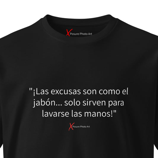 Unisex premium t-shirt-"¡Las excusas son como el jabón... solo sirven para lavarse las manos!"