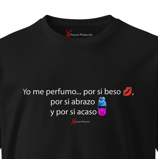 Unisex premium t-shirt-Yo me perfumo... por si beso 💋,  por si abrazo 🫂 y por si acaso😈.