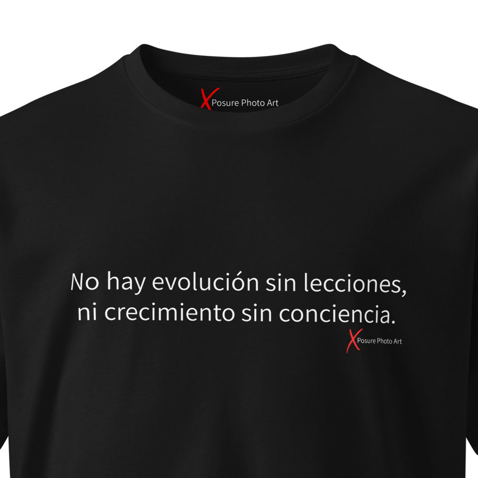 Unisex premium t-shirt- No hay evolución sin lecciones, ni crecimiento sin conciencia.