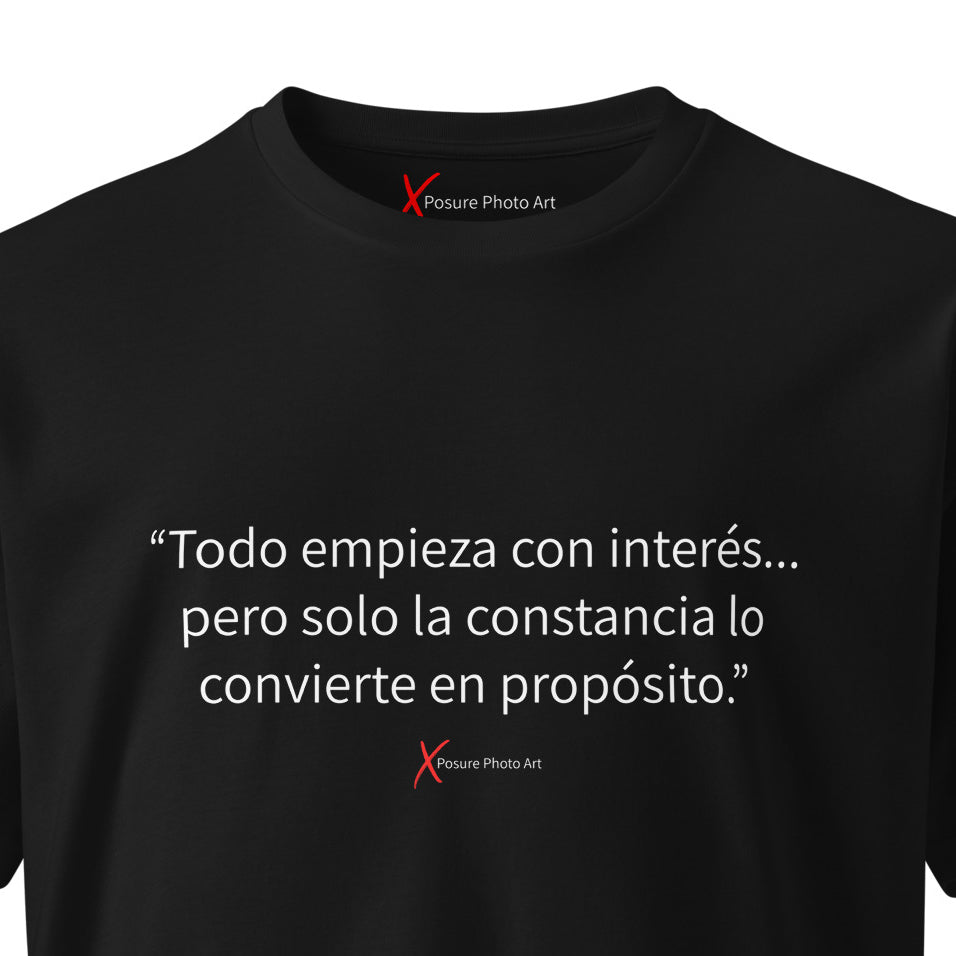 Unisex premium t-shirt-"Todo empieza con interés... pero solo la constancia lo convierte en propósito."