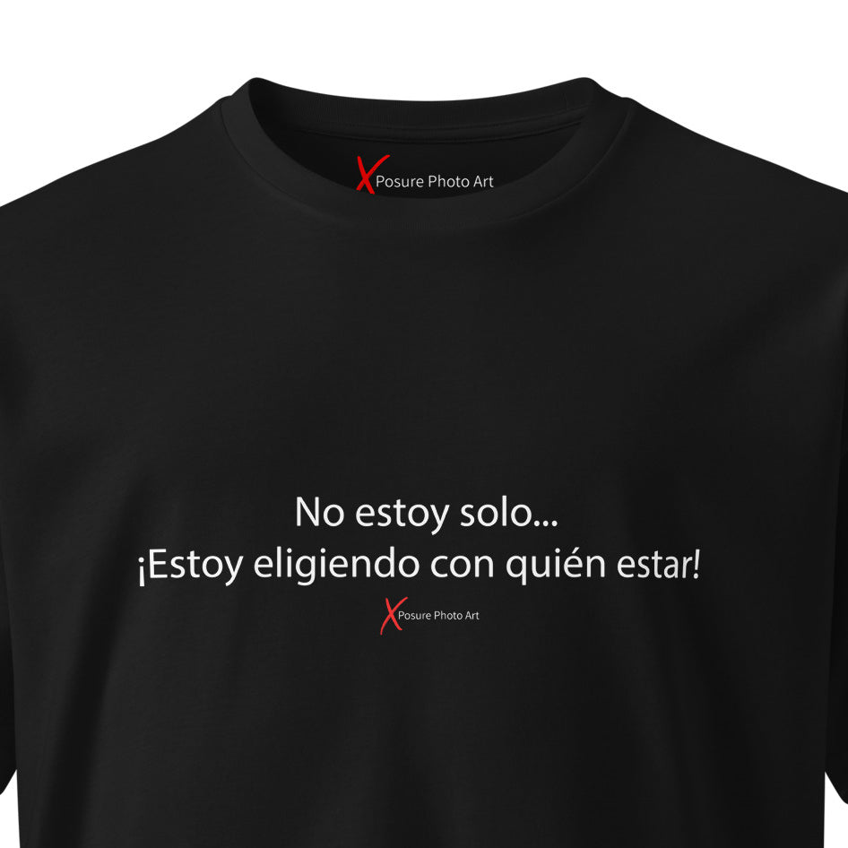Unisex premium t-shirt-No estoy solo... ¡Estoy eligiendo con quién estar!